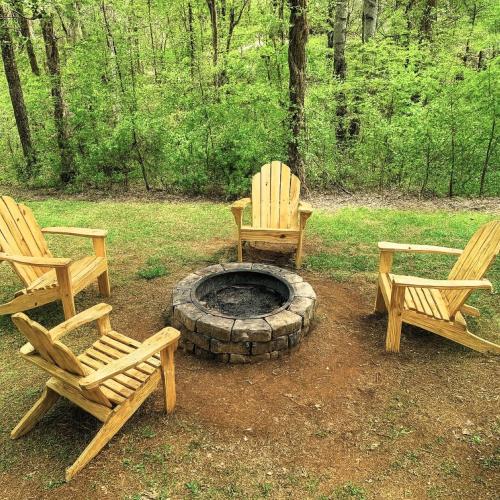 Windy Ridge-Pet-Friendly Smoky Mountain Cabin with Fishing Access, Fenced Yard & Free Tickets image