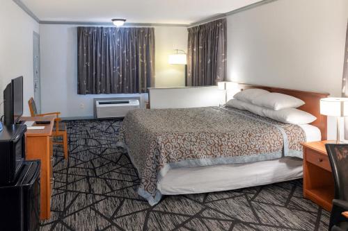Days Inn by Wyndham Manning - image 2