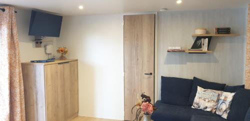 บริการและสิ่งอำนวยความสะดวก, Nieuw chalet JV10 Renesse met 3 slaapkamers 2 badkamers airco veranda en parkeren bij accommodatie in ลาเคชอม