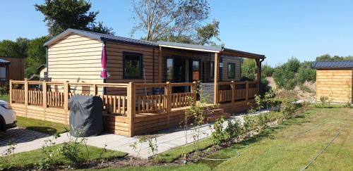 ทัศนียภาพภายนอกโรงแรม, Nieuw chalet JV10 Renesse met 3 slaapkamers 2 badkamers airco veranda en parkeren bij accommodatie in ลาเคชอม