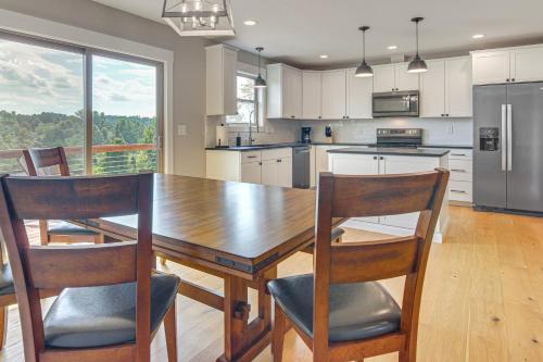 5 Mi to Dtwn, Stunning Views Weaverville Retreat! in 威弗維爾 (NC)