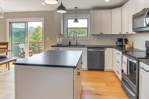 5 Mi to Dtwn, Stunning Views Weaverville Retreat! in 威弗維爾 (NC)