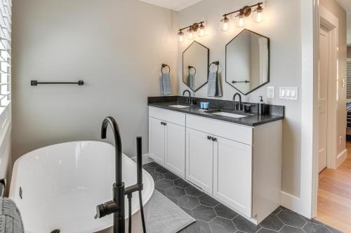 5 Mi to Dtwn, Stunning Views Weaverville Retreat! in 威弗維爾 (NC)