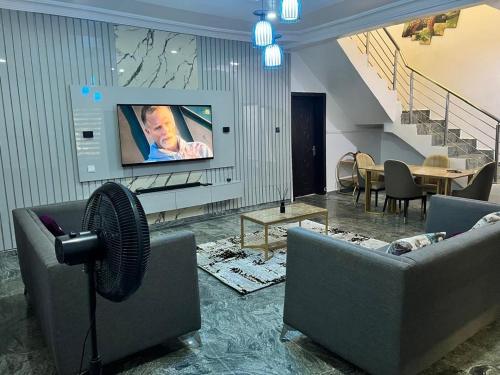 Peters 3 Bedrooms Duplex Service Apartment