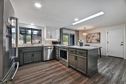 Manor Hill Haven Hot Tub & Accessible Features
