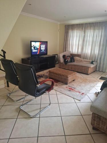 Shared lounge/TV area, Sea Breeze Valley 2 in Sunnyridge