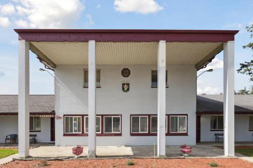 Heidelberg Motel by Capital O Bridgeport Frankenmuth MI Dixie HWY
