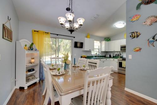 Sunny Homosassa Home with Private Heated Pool! in Homosassa, USA