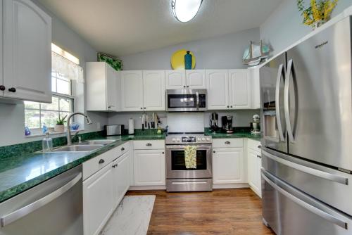 Sunny Homosassa Home with Private Heated Pool! in Homosassa, USA