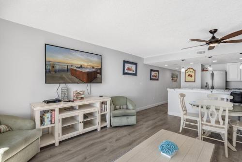 SunDestin 707 WasherDryer and WalkIn shower near The Back Porch