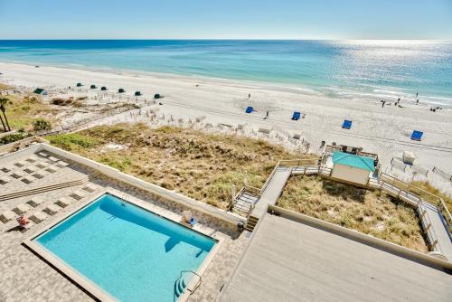 SunDestin 707 WasherDryer and WalkIn shower near The Back Porch
