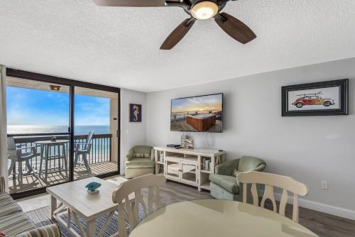 SunDestin 707 WasherDryer and WalkIn shower near The Back Porch