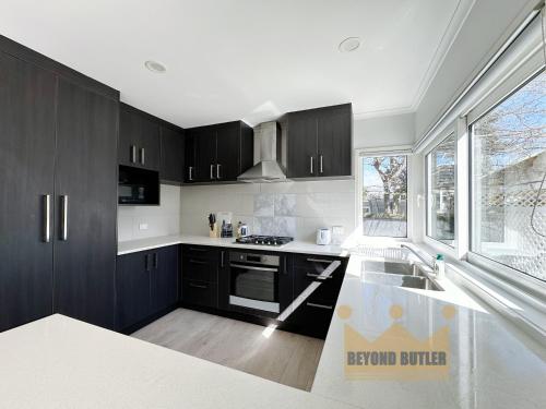 مطبخ, Perfect Getaway with Private Deck in Central Epsom in أونيهونجا