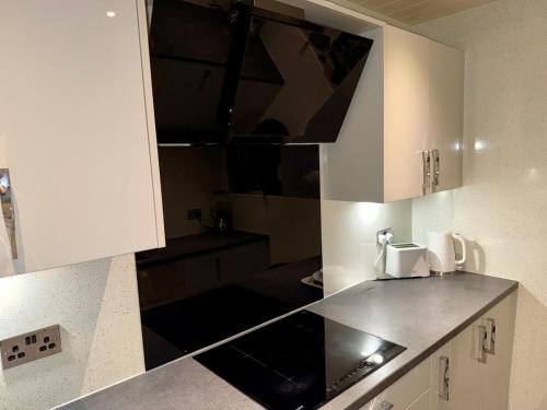 Likewise Modern Two bedrooms Home for 4 in Glasgow Area near Pollok House