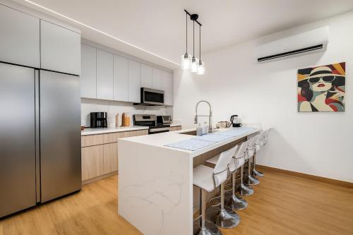 keuken, Comfy Island Escape Close to Beach - Pool in Sandy Bay