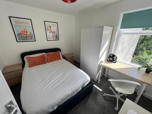 Warrington House - Sleeps 6 - WiFi - Free Parking - Contractor Friendly gîte à louer Warrington Hospital