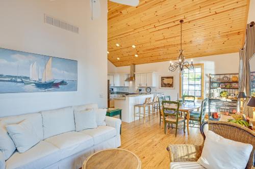 Walk to Dtwn Syracuse: Private Lake-View Home in Syracuse (IN)