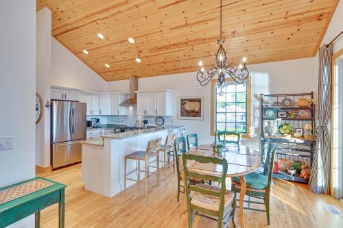 Walk to Dtwn Syracuse: Private Lake-View Home in Syracuse (IN)