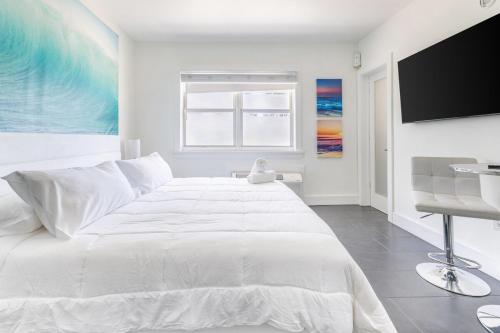 Cozy Beachside Studio 1 Block from the Ocean