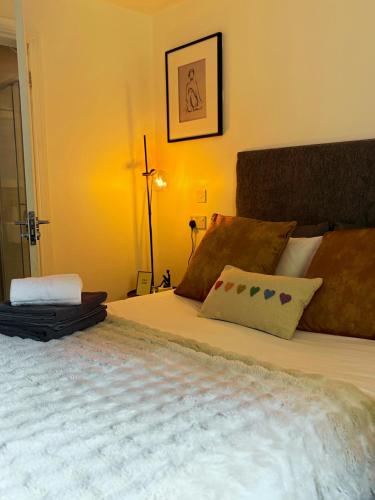 En-suite Double Room Park Royal with off-site Gym Access, Londres