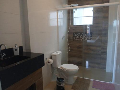 ฝักบัว, Ótima Localização, com suíte, Garagem coberta (Otima Localizacao, com suite, Garagem coberta) in เฟลยา