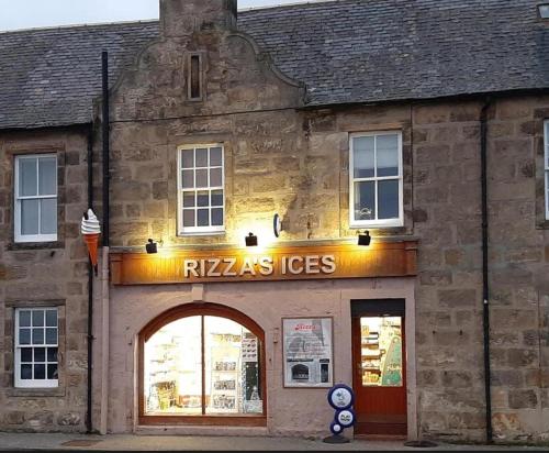 Spacious Modern Seaside Caravan in Lossiemouth