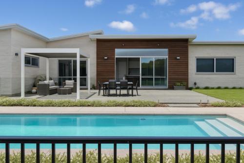 Relax Enjoy the Pool Tamahere House