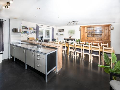 Seadmed, Single-storey holiday home in Heers in Heers