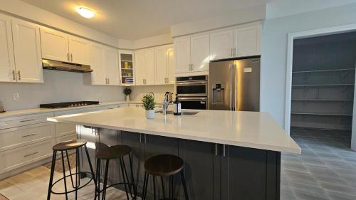 Luxury Home in Woodstock Modern & Spacious in Woodstock (ON)