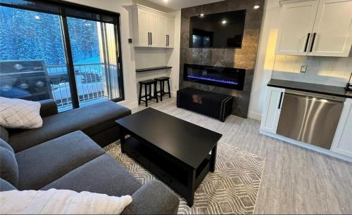 Big White Cozy haven true ski in & out