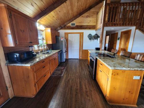 Konyha, Cozy Log Home in New Ulm in New Ulm