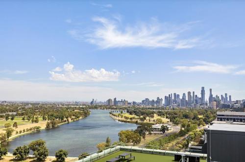Grand Prix & Water View - Free Parking, Pool & Gym – khách sạn tại đường St Kilda