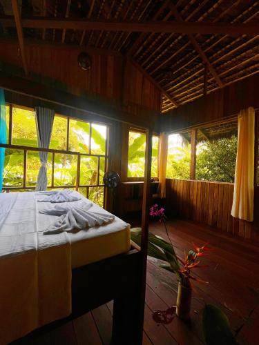 Ecohotel Iraka Cabañas Privadas en Selva y Playa (Ecohotel Iraka Cabanas Privadas en Selva y Playa) in Bahia Solano (Choco)