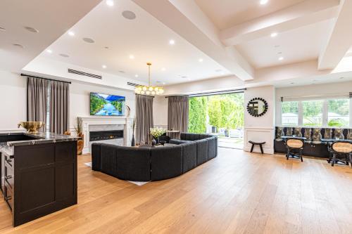 Facilities, Otis Ave in Tarzana