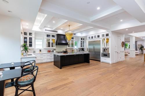 Facilities, Otis Ave in Tarzana