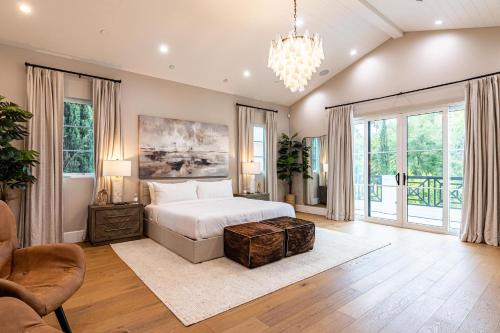 Facilities, Otis Ave in Tarzana