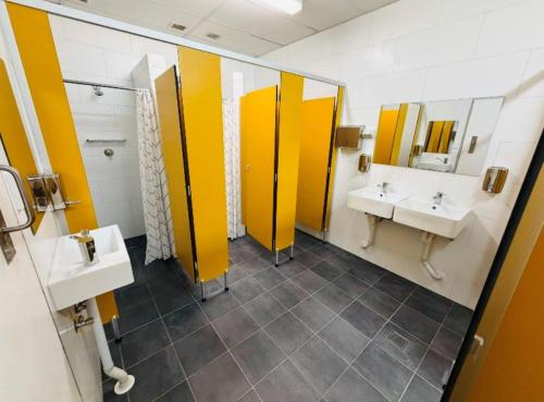 Big Backpackers Hostel - image 8