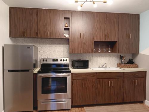 Konyha, Mid Century Style Cottage Near Historic Downtown in Eustis (FL)