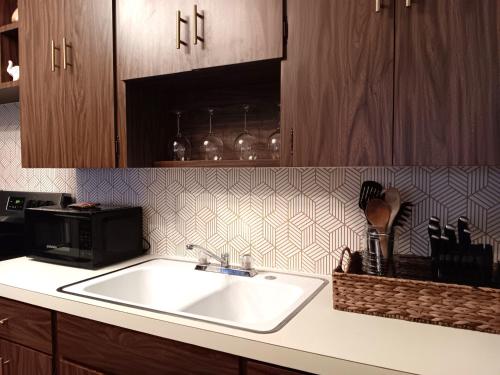 Konyha, Mid Century Style Cottage Near Historic Downtown in Eustis (FL)