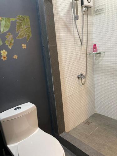 Pancuran, Beautiful Home 12 pax, 2nd floor, with parking in Bansud