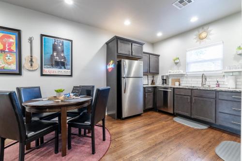 Rock & Roll House, Fiber Internet, ROKU TV, Washer & Dryer, by DT Chickasha & Leg Lamp! detail
