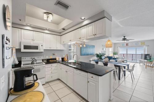 3br Luxury 1400 sq ft - Oceanfront - Crimson #301 detail