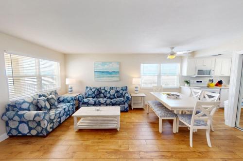 121 Surf Song Resort in St Pete Beach, USA