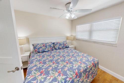 121 Surf Song Resort in St Pete Beach, USA