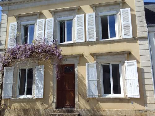 Grande demeure avec parc et WIFI, proche du Mans - FR-1-410-481 gîte à louer Vimarcé