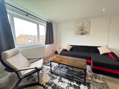 Beautifully Styled 2BR with Free Parking Northolt