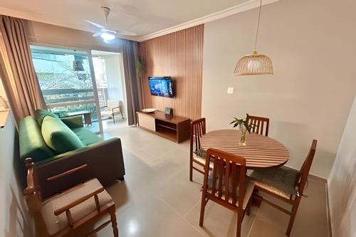 Facilities, Melhor local de Pitangueiras com servico de praia near Padaria Bella Guaruja