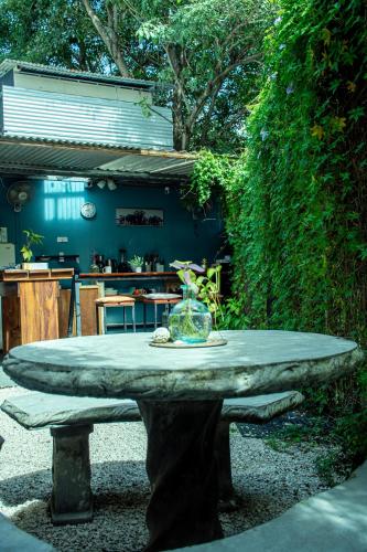 The Backside House - Women Only - in ทามารินโด