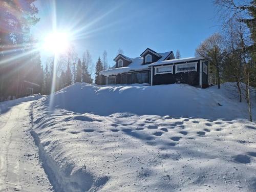 . Deep Lake Cottage
