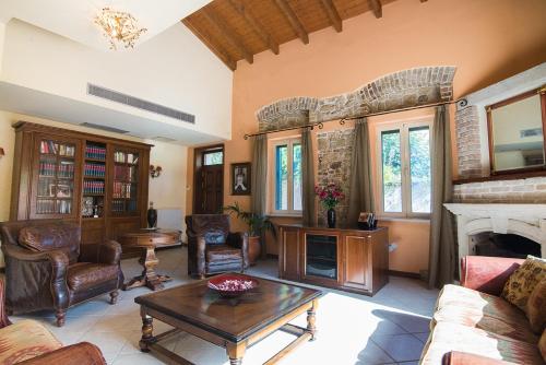 Moraitis Mansion - image 11